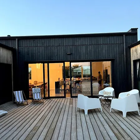 Wax - Pool & Surf Villa Santec