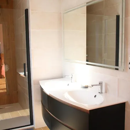 Wax - Pool & Surf Villa Santec